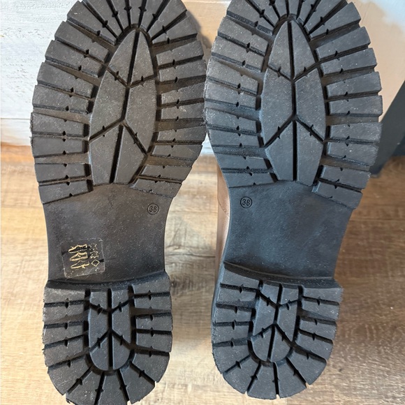 Elegant Tan Loafers with Gold Buckle - Picture 7 of 8